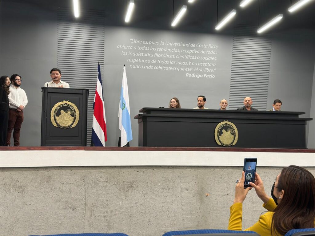 Carlos Arguedas, resaltó la importancia de que estudiantes experimentaran en el laboratorio remoto de la UNED. 