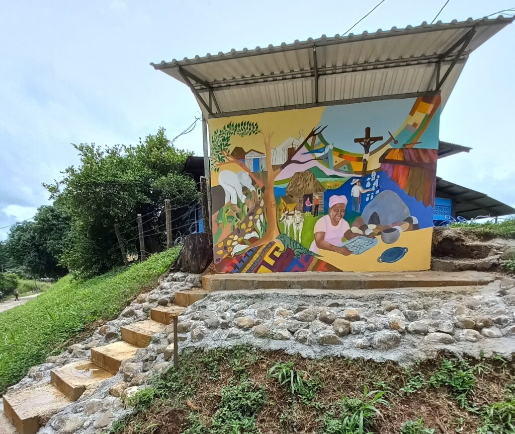 El mural es un testamento a la historia de Matambuguito, y refleja la belleza y fuerza de la comunidad.