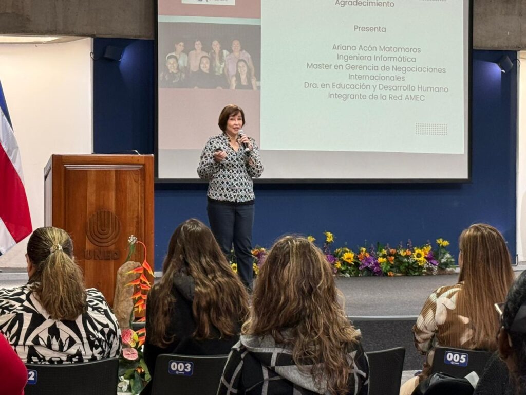 La presentación  se desarrolló este miércoles 11 de febrero por parte de la investigadora de la Escuela de Ciencias Exactas y Naturales de la UNED, Ariana Acón Matamoros