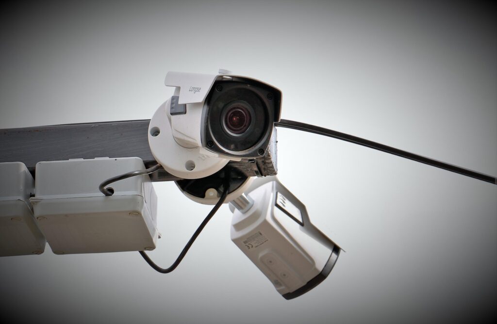 La UNED destaca la importancia de una correcta instalación y uso responsable de las cámaras de seguridad para fortalecer las investigaciones judiciales.