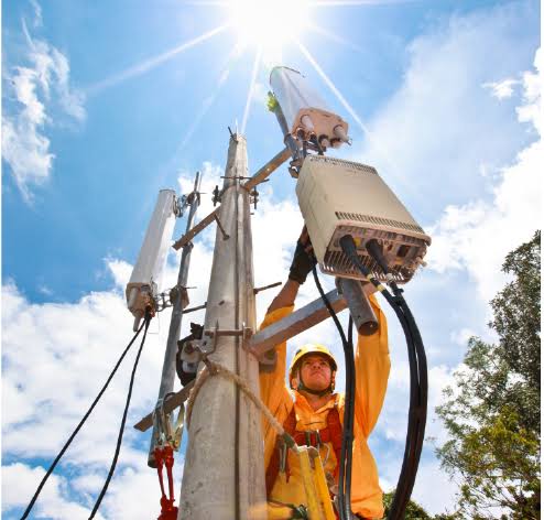 Reducir la brecha digital requiere fortalecer la infraestructura, ampliar el acceso a internet y promover la inclusión tecnológica en todo el país.